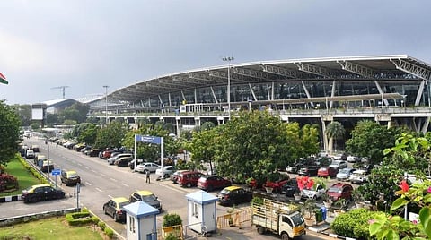 வாகன நிறுத்த வசதி கோரி விமான நிலையத்தில் நாளை மனித சங்கிலி போராட்டம்: வாடகை வாகன ஓட்டுநர்கள் அறிவிப்பு