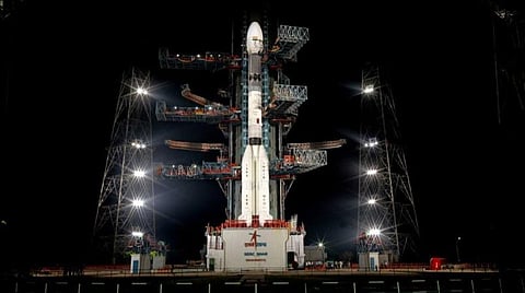என்விஎஸ்-1 செயற்கைக்கோளை சுமந்து செல்லும் ஜிஎஸ்எல்வி எஃப்-12 இன்று விண்ணில் பறக்கிறது