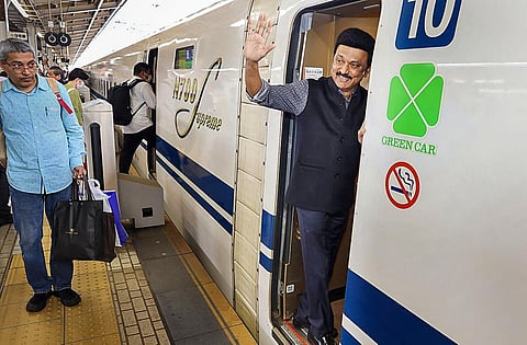 ஜப்பானின் ஒசாகாவில் இருந்து புல்லட் ரயில் மூலமாக டோக்கியோவுக்கு புறப்பட்ட முதல்வர் ஸ்டாலின்.