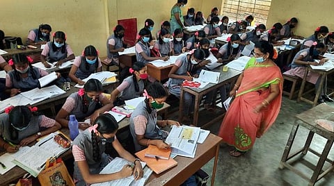 அனைத்துப் பள்ளிகளிலும் தமிழ்ப் பாடம்: வரவேற்புக்குரிய உத்தரவு