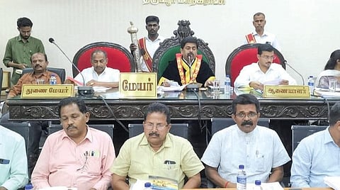 திருப்பூர் மாநகர் முழுவதும் 14,000 தெருவிளக்குகள் பொருத்தும் பணி தொடக்கம்: மேயர் தகவல்