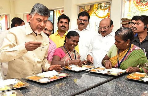 அண்ணா கேன்டீனுக்கு இலவச நிலம் வழங்கிய சந்திரபாபு நாயுடு