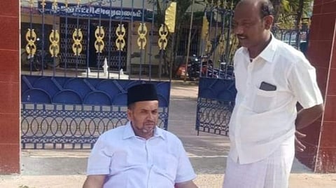 உண்ணாவிரத போராட்டத்தில் ஈடுபட்ட அஸ்லம்