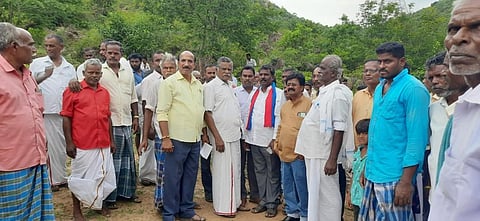 தருமபுரி மாவட்டம் நல்லம்பள்ளி ஒன்றியம் கோம்பேரி அருகே சிறிய மலைப்பகுதி வழியாக இணைப்புச் சாலை அமைக்கக் கோரும் பகுதியில் இந்திய கம்யூனிஸ்ட் கட்சி மாவட்ட செயலாளர் முத்தரசன் ஆய்வு மேற்கொண்டார்.