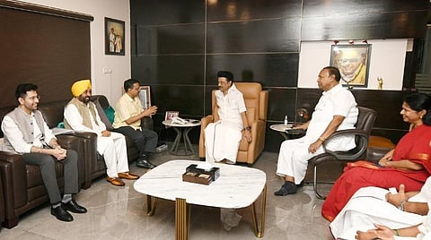 டெல்லி அரசுக்கு எதிரான மத்திய அரசின் அவசர சட்டம் - எதிர்க்கட்சிகள் ஒற்றுமைக்கு அடித்தளம் அமைக்குமா?