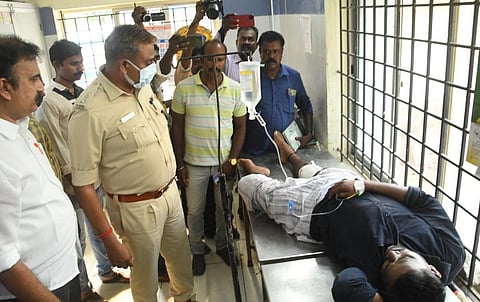 துப்பாக்கியால் சுடப்பட்டதால் மருத்துவமனையில் சிகிச்சை பெற்று வரும் கொக்கி குமார்
