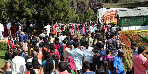 கோடை சீசன் நிறைவடைந்த பின்னரும் உதகைக்கு சுற்றுலா பயணிகள் வருகை அதிகரிப்பு