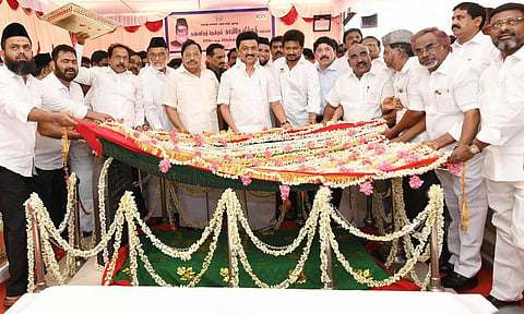 காயிதே மில்லத்தின் 128வது பிறந்தநாள்: நினைவிடத்தில் முதல்வர் ஸ்டாலின் மரியாதை