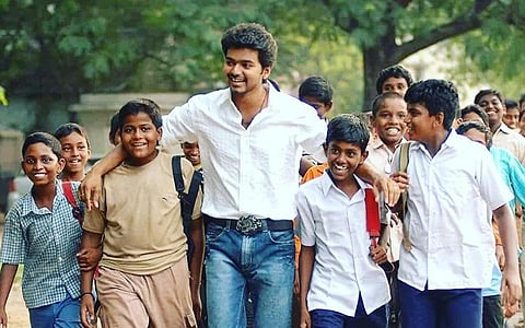 தொகுதிவாரியாக முதல் மூன்று இடங்களை பிடித்த மாணவர்களுக்கு ஊக்கத்தொகை வழங்கும் விஜய்