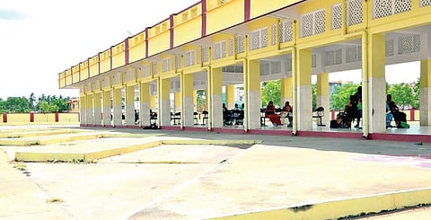 ராதாபுரத்திலுள்ள பேருந்து நிலையம்.