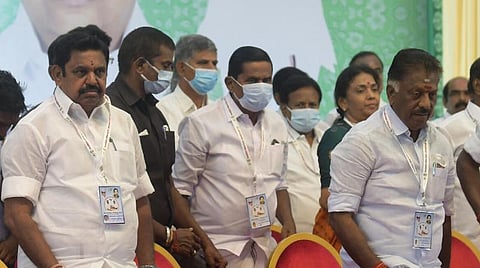 திமுக தலைவர்களை சந்தித்ததாக கூறப்பட்டதால் ஓபிஎஸ்-ஐ நீக்க தீர்மானம் நிறைவேற்றம் - இபிஎஸ் தரப்பு வழக்கறிஞர் வாதம்