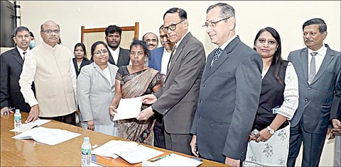 தேசிய லோக்-அதாலத்தில் 3,949 நிலுவை வழக்குகளுக்கு தீர்வு - ரூ. 131.96 கோடி இழப்பீடு வழங்க உத்தரவு