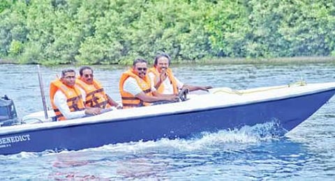 ஈர நிலத்தில் இனிமை பயணம் - மகிழ்விக்க வருகிறது மணக்குடி படகு சவாரி!