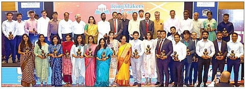 கிங்மேக்கர்ஸ் ஐஏஎஸ் அகாடமியின் 10-ம் ஆண்டு விழா, டாக்டர் அப்துல் காலம் விருது வழங்கும் விழாவில் பங்கேற்றவர்கள்.