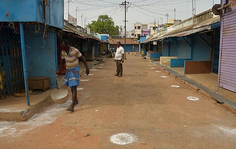 கிராம ஊராட்சிகளில் பணியாற்றும் தூய்மைக் காவலர் மதிப்பூதியம் ரூ.5,000 ஆக உயர்வு - ரூ.112 கோடி கூடுதல் நிதி ஒதுக்கி அரசாணை