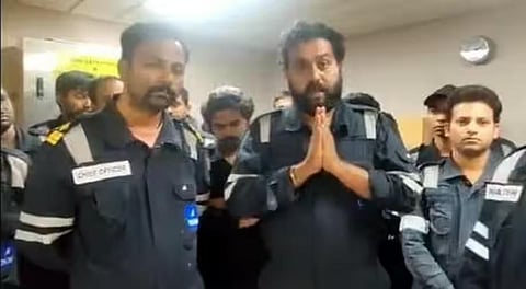''கழிவறை நீரை குடிக்குமாறு துன்புறுத்தினர்'' - 10 மாதங்களாக சிக்கியிருந்து விடுதலையான இந்திய மாலுமிகள் பேட்டி