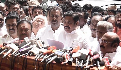 அதிமுக தலைமை அலுவலகத்தில் செய்தியாளர்களை சந்தித்த கட்சியின் பொதுச் செயலாளர் எடப்பாடி பழனிசாமி