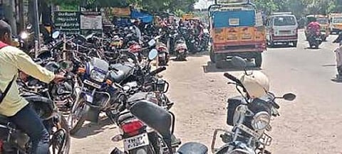 ஆத்தூர் - சேலம் சாலையில் விபத்து அபாயத்தை தடுக்க ஆக்கிரமிப்புகள் அகற்றப்படுமா?