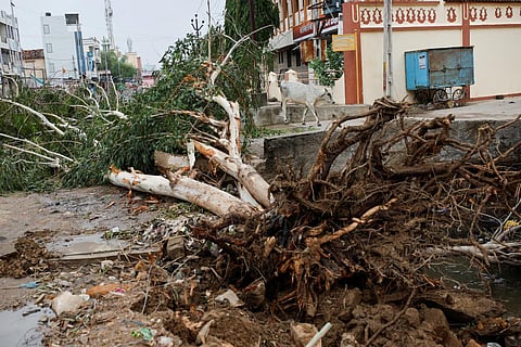 Cyclone Biparjoy | மேலும் நெருங்கியது பிப்பர்ஜாய் புயல் - 74 ஆயிரம் பேர் வெளியேற்றம்