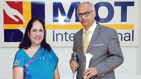 மியாட் இன்டர்நேஷனல் மருத்துவமனை தலைவர் மல்லிகா மோகன்தாஸ், எலும்பியல் அறுவை சிகிச்சை துறை தலைவர் டாக்டர் ராம்பிரசாத் ஜாஸ்தி ஆகியோர் நவீன டிபியா நெய்ல் மேம்பட்ட முறையை அறிமுகப்படுத்தினர்.