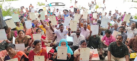 காரைக்குடி அழகப்பா பல்கலை.,யில் முற்றுகையிட்டு போராட்டம் நடத்திய அரசு பள்ளி ஆசிரியர்கள்.