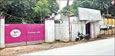 கோவை ராமநாதபுரம் பகுதியில் செயல்படாமல் உள்ள பங்கஜா (என்.டி.சி) நூற்பாலை. (கோப்புப் படம்)