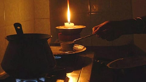 புதுச்சேரியில் அறிவிக்கப்படாத மின்வெட்டால் மக்கள் கடும் அவதி