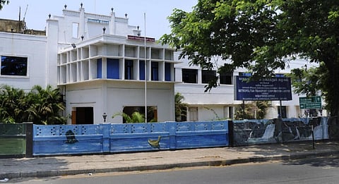 மாநகர போக்குவரத்துக் கழகத்தில் ஓய்வு பெற்றவர்களுக்கு பணி வழங்குவதா? - தொழிற்சங்கத்தினர் கண்டனம்