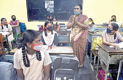 இளம் தலைமுறை மாணவர்களுக்கு முதலில் எதைக் கற்பிக்க வேண்டும் தெரியுமா?