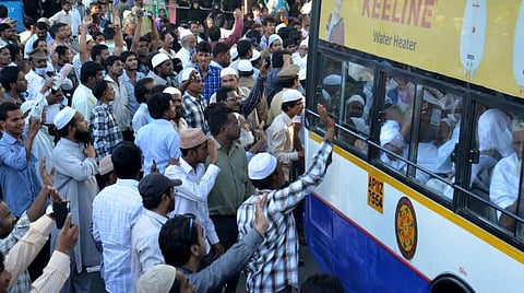 தமிழ்நாடு ஹஜ் கமிட்டிக்கு 16 உறுப்பினர் நியமனம் - ஆளுநர் உத்தரவை அடுத்து அரசிதழில் வெளியீடு