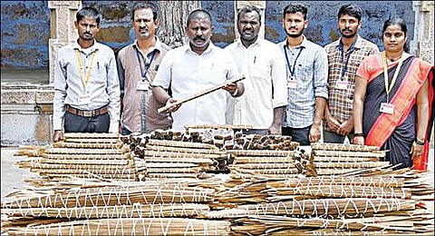 இந்து சமய அறநிலையத் துறையின் சுவடிகள் நூலாக்கத் திட்டப் பணிக் குழுவினர் கரூர் மாவட்டம், சிவாயம் சிவபுரீஸ்வரர் கோயில் ராஜகோபுரத்தில் 29 ஆயிரம் சுருணை ஏடுகளை கண்டெடுத்தனர்.