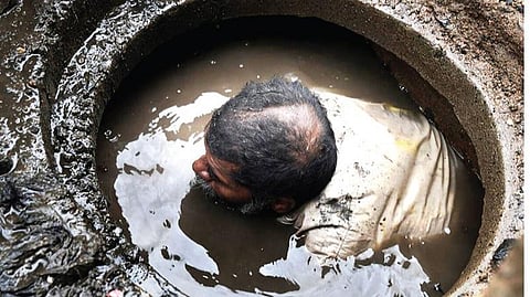 மலக்குழி மரணங்கள்: சாதிய சமுதாயத்தின் சாபக்கேடு
