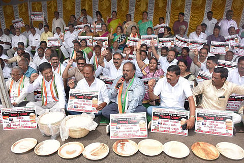 இலவச அரிசி திட்டத்தை செயல்படுத்துவதில் சிக்கல் - கர்நாடகாவின் கோரிக்கையை நிராகரித்தது மத்திய அரசு