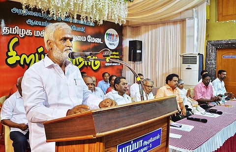 மதுரை பசுமலையில் தமிழக மககள் ஒற்றுமை மேடை நடத்திய 'அறநிலையத்துறை கண்காணிப்பில் ஆலயங்களை காப்போம்' என்ற சிறப்பு மாநாட்டில் இந்து சமய அறநிலையத்துறை அமைச்சர் பி.கே.சேகர்பாபு பேசினார். | படம்: நா. தங்கரத்தினம்