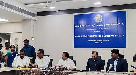 பட்டியல் வெளியிட்ட அமைச்சர்