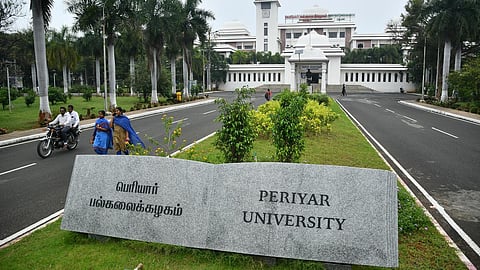 ஆளுநர் கலந்துகொள்ளும் பட்டமளிப்பு விழா - கருப்பு சட்டை தடையை திரும்ப பெற்றது பெரியார் பல்கலைக்கழகம்