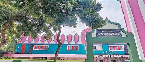 பெரியபட்டினம் ஜலால் ஜமால் பள்ளியின் முகப்பு தோற்றம்.