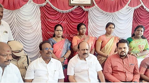திறப்பு விழா நேற்று நடைபெற்றது. இதில் அமைச்சர் தா.மோ.அன்பரசன், மேயர் வசந்தகுமாரி, துணை மேயர் காமராஜ், செங்கல்பட்டு ஆட்சியர் ஆ.ர.ராகுல் நாத் மற்றும் பலர் பங்கேற்றனர்.படங்கள்:எம்.முத்துகணேஷ்