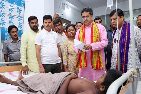 திரிபுரா தேர் விபத்தில் காயமடைந்தவர்களை மருத்துவமனையில் சந்தித்த மாநில முதல்வர் மாணிக் சாஹா