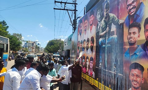 உதயநிதி ஸ்டாலின் கட்அவுட்டுக்கு பால் அபிஷேகம் செய்த நகராட்சி தலைவர்