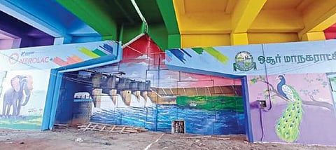 வண்ண ஓவியங்களால் மிளிரும் ஓசூர் ராயக்கோட்டை பிரிவு சாலையில் உள்ள மேம்பாலம்.
