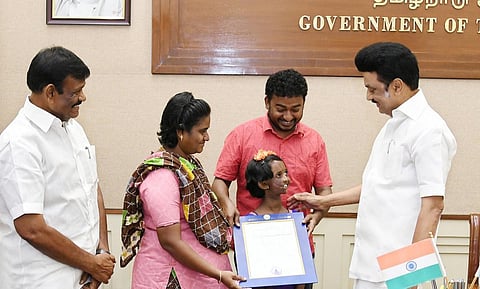 முகச்சிதைவால் பாதிக்கப்பட்ட சிறுமி டானியாவுக்கு நிலம், வீடு: முதல்வர் மு.க.ஸ்டாலின் வழங்கினார்