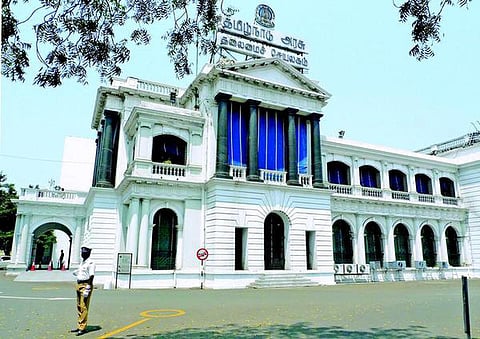 தமிழக அரசுப் பணியிடங்களில் முதல் தலைமுறை பட்டதாரிக்கு முன்னுரிமை