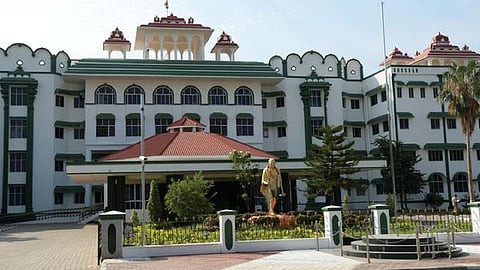 கலப்புத் திருமணம் செய்த பெண்ணுக்கு தொட்டியம் கோயிலுக்குள் அனுமதி மறுப்பு: கோட்டாட்சியர் விசாரிக்க ஐகோர்ட் உத்தரவு