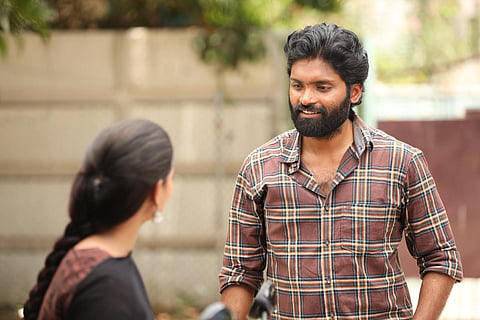 பம்பர் Review: மனித உணர்வுகளின் வழியே நேர்மையை பேசும் படைப்பின் தாக்கம் என்ன?