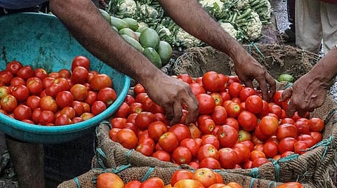 ஆவடி உழவர் சந்தையில் குறைந்த விலையில் தக்காளி விற்பனை தொடக்கம்: தோட்டக்கலைத் துறை ஏற்பாடு