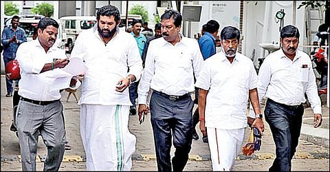அண்ணாமலை பாதயாத்திரைக்கு பாதுகாப்பு கோரி மனு அளிக்க வந்த பாஜகவினர்