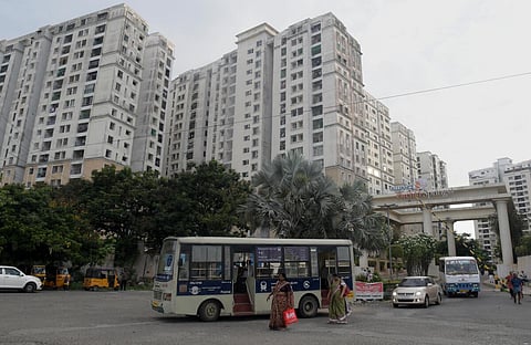 அடுக்குமாடி குடியிருப்பு பதிவு நடைமுறை - தமிழக அதிகாரிகள் கர்நாடகாவில் ஆய்வு