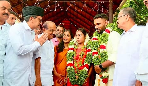 கேரள மாநிலம் மலப்புரம் மாவட்டத்தில் உள்ள கோயிலில் இந்து ஜோடிக்கு திருமணம் செய்து வைத்த முஸ்லிம் லீக்