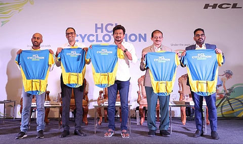 ஹெச்சிஎல் நிறுவனம் மற்றும் தமிழ்நாடு விளையாட்டு மேம்பாட்டு ஆணையம் இணைந்து சைக்கிளிங் போட்டியை சென்னையில் நடத்த உள்ளது. இதுதொடர்பான அறிவிப்பு நிகழ்ச்சியில் இளைஞர் நலன் மற்றும் விளையாட்டு மேம்பாட்டுத் துறை அமைச்சர் உதயநிதி ஸ்டாலின் போட்டிக்கான சீருடடையை அறிமுகம் செய்தார்.